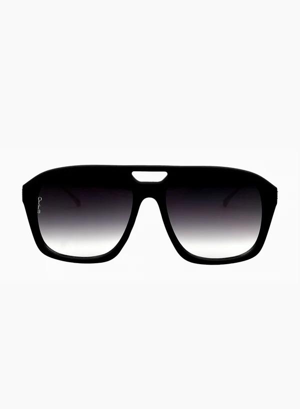 Reina, Black