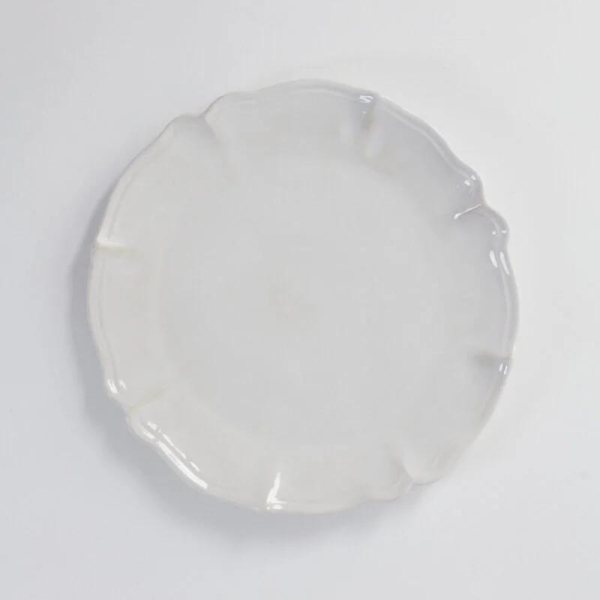 Judith dinner plate