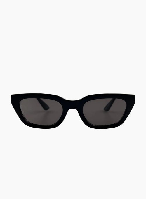 Nove, Black