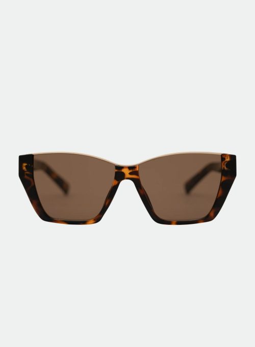 Belle, Tort/Brown