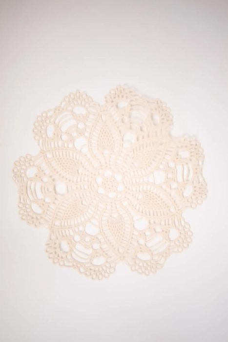 Bordbrikke, Heklet, 38 cm